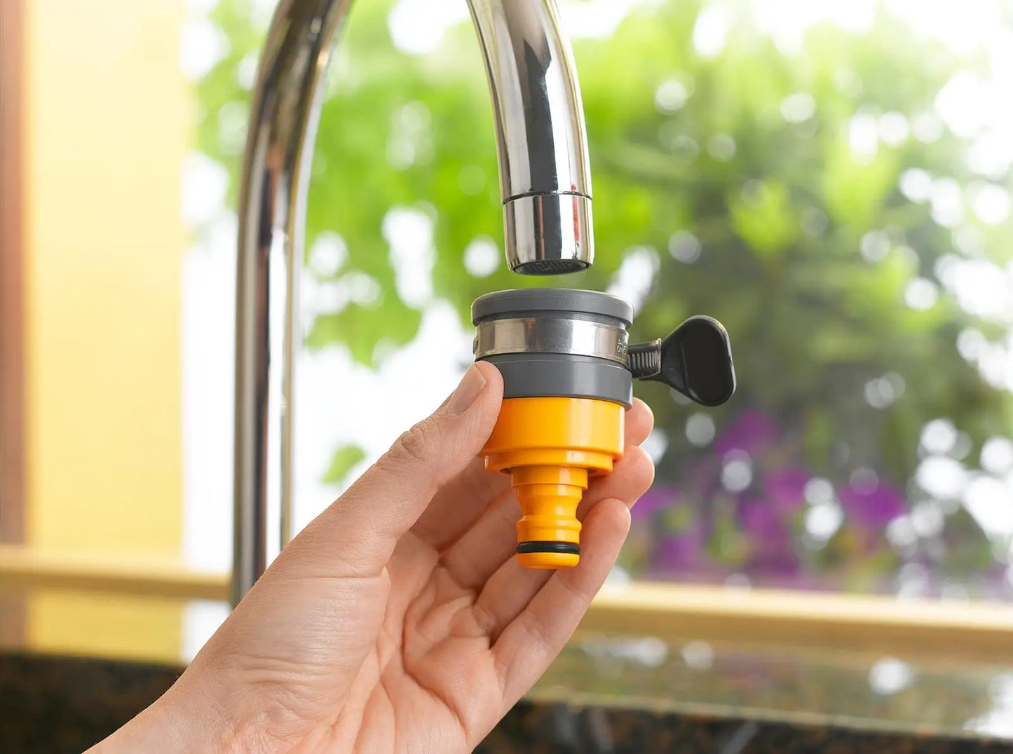 Hozelock Universal Round Mixer Tap Connector