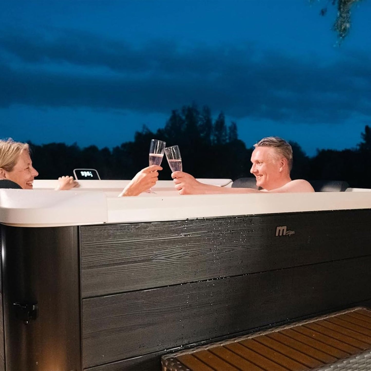 MSpa Oslo 4-6 Person Hot Tub