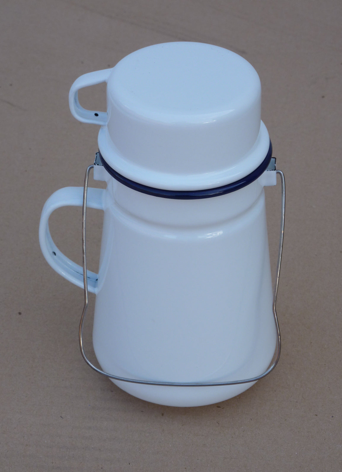 Falcon Tea Can Including Cup - Traditional White