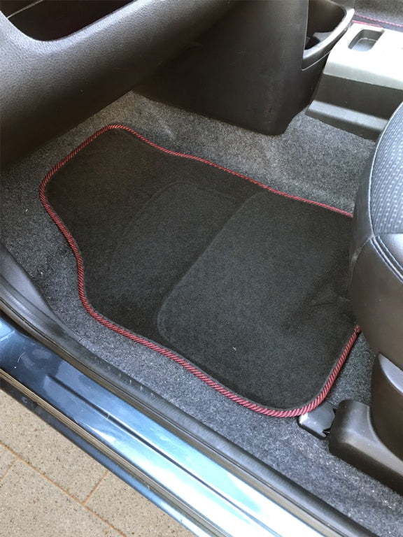 Streetwize Velour Carpet Mat Set with Coloured Binding - 4 Piece Black/Red