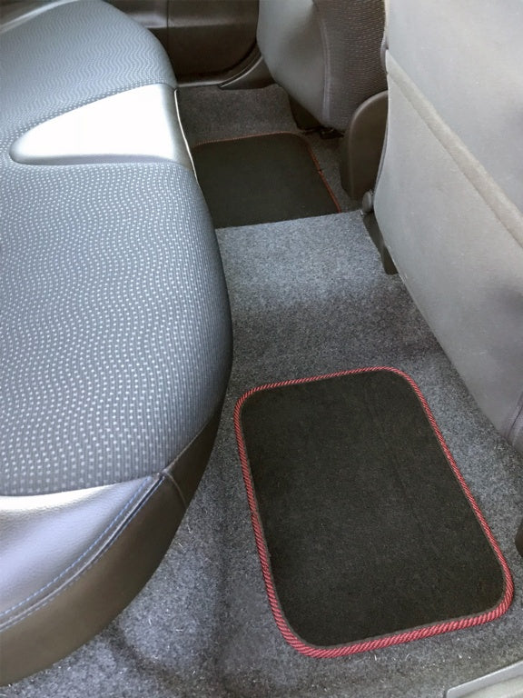 Streetwize Velour Carpet Mat Set with Coloured Binding - 4 Piece Black/Red