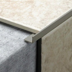 Garniture de carrelage gris en forme de L Tile Rite