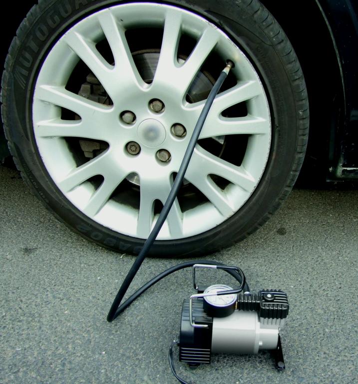 Streetwize Metal Air Compressor Tornado 12v