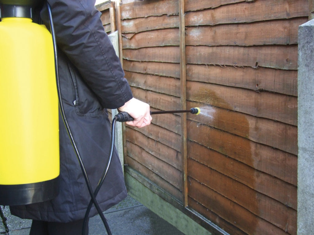 Streetwize Pressure Sprayer With Extra Brush 8L