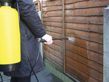Streetwize Pressure Sprayer With Extra Brush 8L