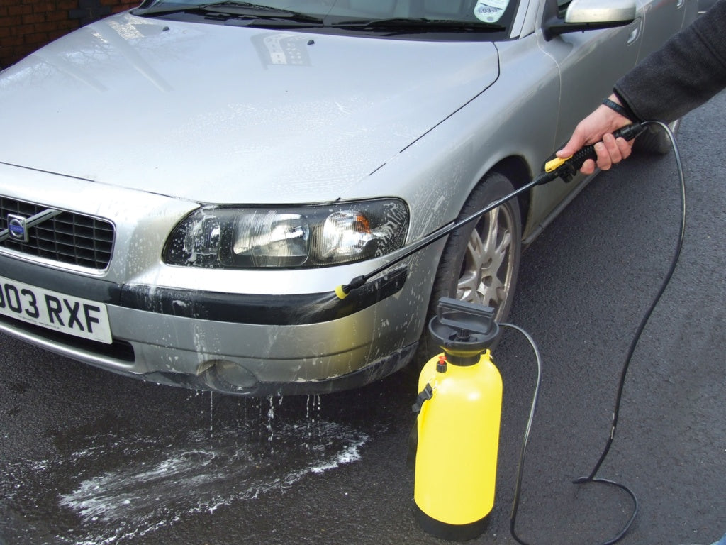 Streetwize Pressure Sprayer With Extra Brush 8L