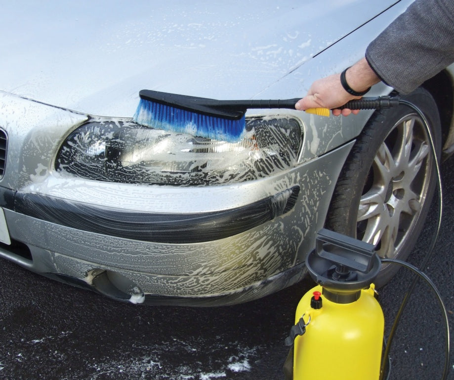 Streetwize Pressure Sprayer With Extra Brush 8L
