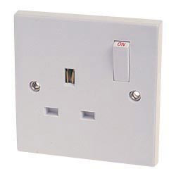 Lyvia Switched Socket 13 Amp 1 Gang