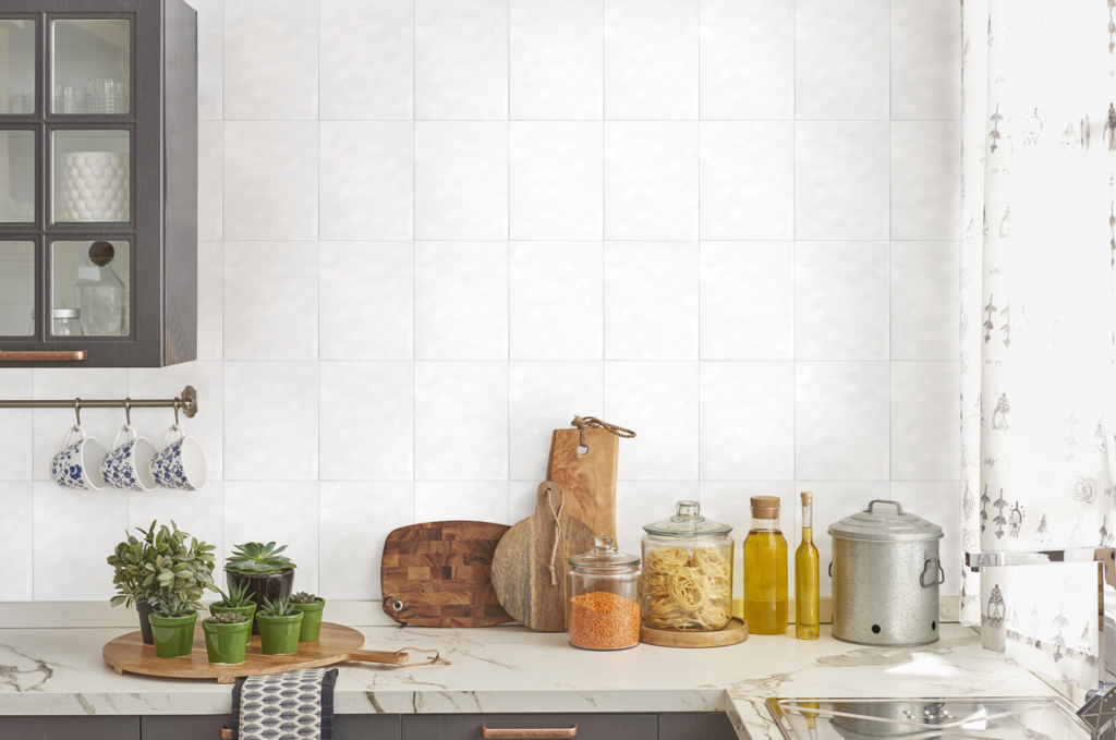 Carrelage mural blanc bosselé brillant Kai