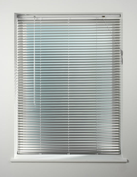 Universal Aluminium Venetian Blind 120cm