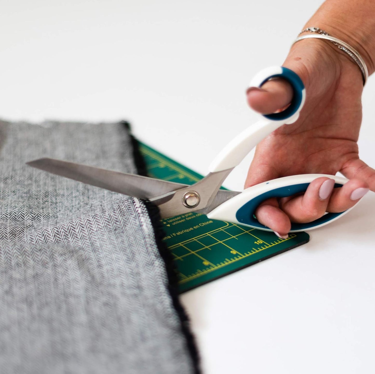 Korbond Dressing Making Scissors 9"