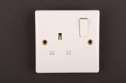 Dencon Slimline 13A Single Switched Socket Outlet to