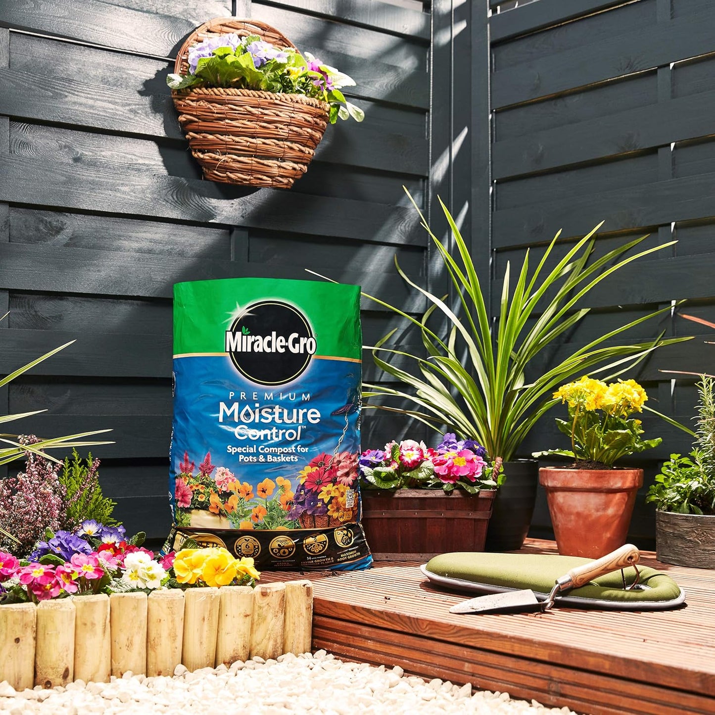 Miracle-Gro® Moisture Control Peat Free Compost