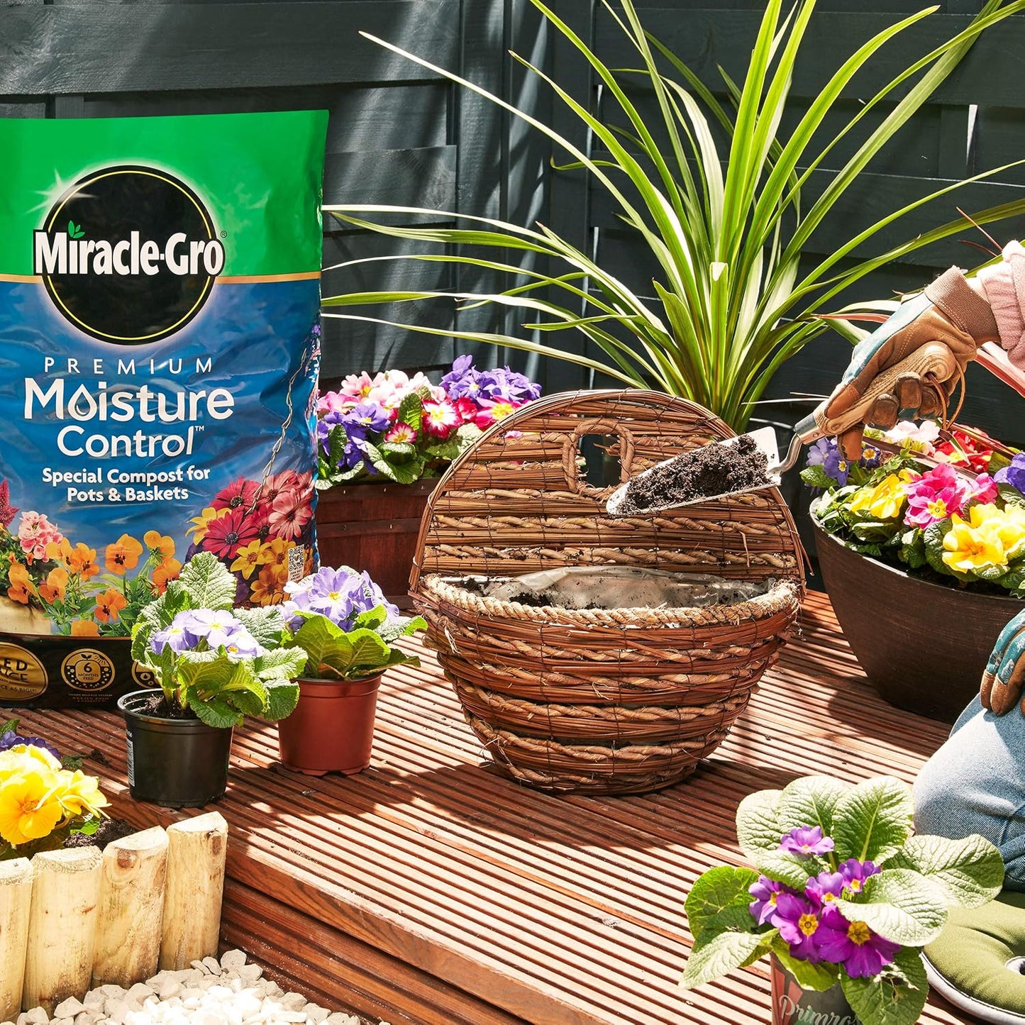 Miracle-Gro® Moisture Control Peat Free Compost