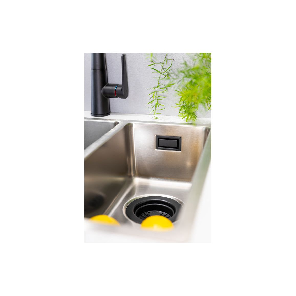 Abode 90mm (1.5") Manual Basket Strainer Waste - Matt Black