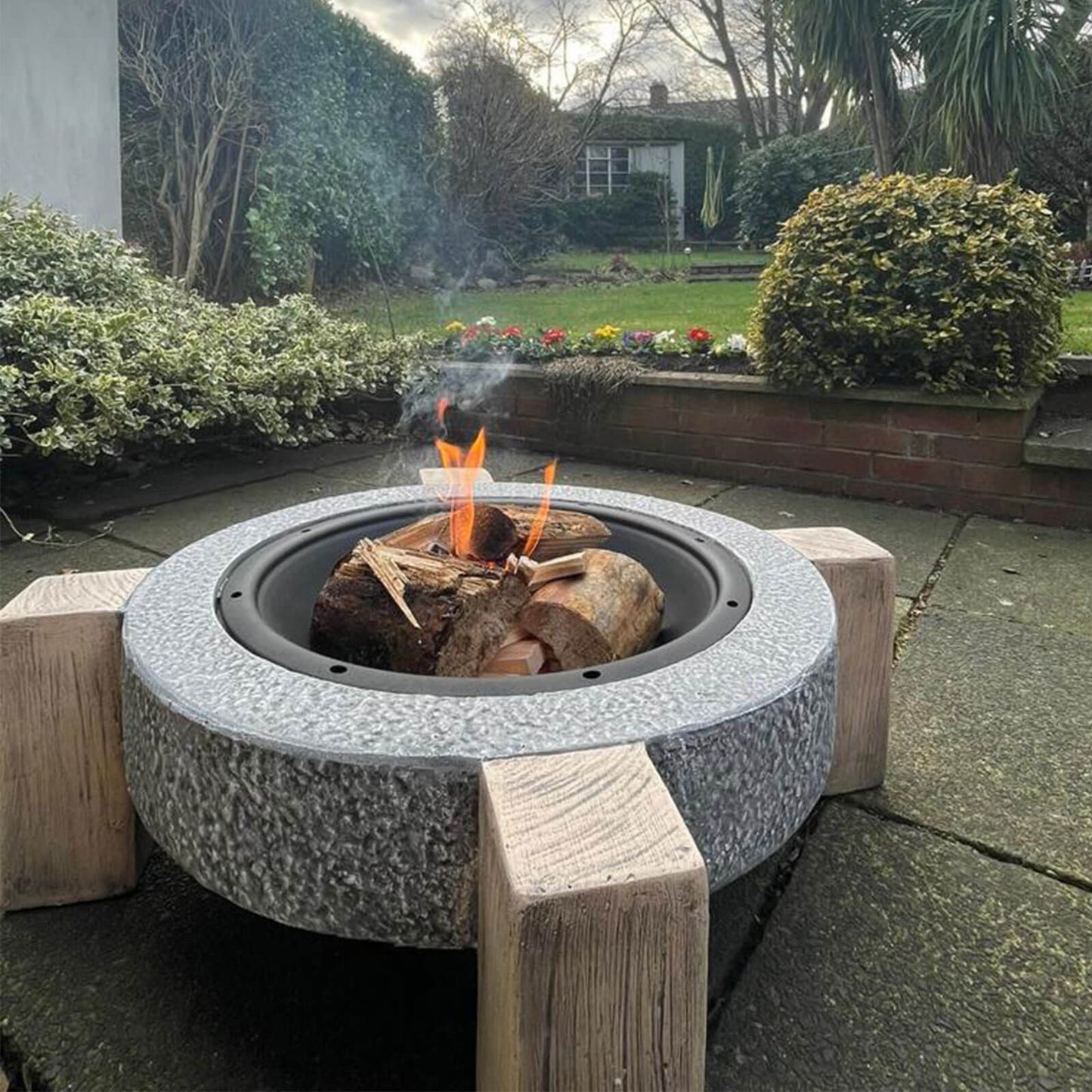 Lifestyle Calida Fire Pit *MGO Round fire pit with legs