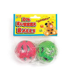 Mascotas jugando pelotas de goma