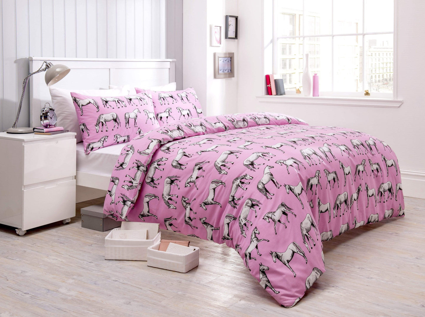 Horses Design Cotton Rich Duvet Set with Bold Colours and Luxurious Comfort Elegant Breathable Durable Bedding with Pillow Cases Available in Single and Double Sizes by OLIVIA ROCCO