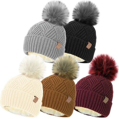 RJM Ladies Cable Hat With 3 Detachable Pompom